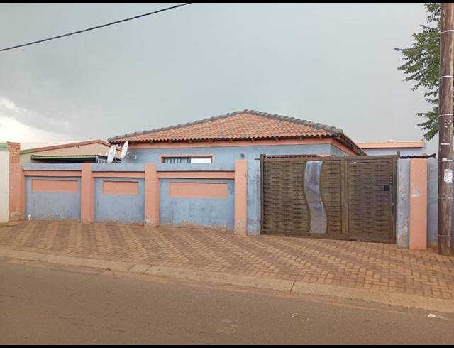 3 BEDROOM PROPERTY TO RENT IN PROTEA GLEN EXT